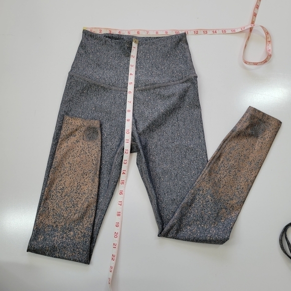 Beyond yoga top and leggings in‎ gray with rose gold ombré accents Medium - Picture 10 of 17